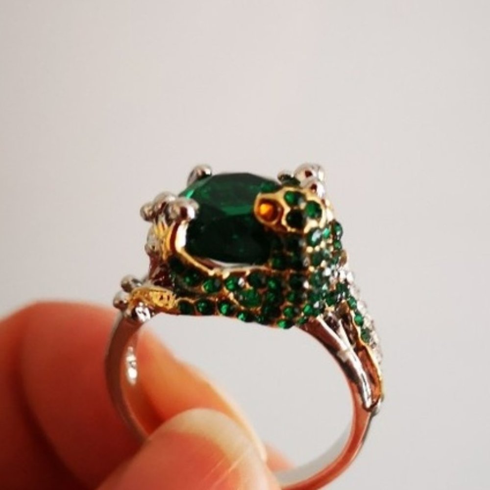 7.18 CT Gen* Tsavorite Chameleon/Lizard w/Gold Rin - Picture 3 of 8